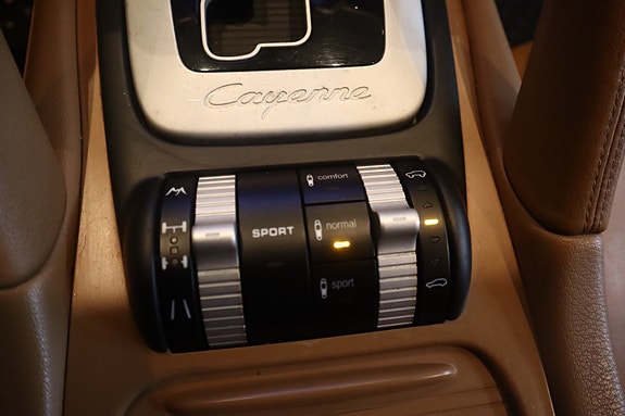Porsche Cayenne 22 of 28