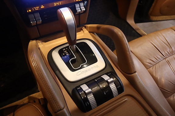 Porsche Cayenne 20 of 28