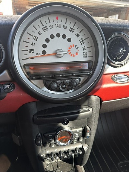 MINI One 7 of 12