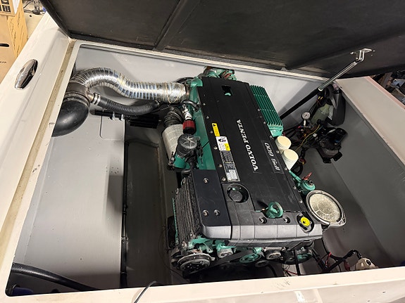 Obsession 33 – 435 hk Volvo Penta – RÅ sjøegenskaper og Steppet skrog 20 of 29
