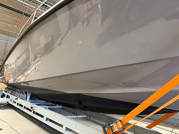 Obsession 33 – 435 hk Volvo Penta – RÅ sjøegenskaper og Steppet skrog 5 of 29