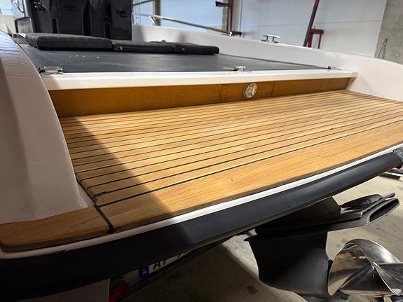 Obsession 33 – 435 hk Volvo Penta – RÅ sjøegenskaper og Steppet skrog 13 of 29