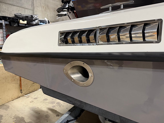 Obsession 33 – 435 hk Volvo Penta – RÅ sjøegenskaper og Steppet skrog 17 of 29