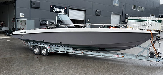 Obsession 33 – 435 hk Volvo Penta – RÅ sjøegenskaper og Steppet skrog 3 of 29