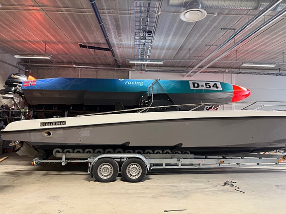 Obsession 33 – 435 hk Volvo Penta – RÅ sjøegenskaper og Steppet skrog 6 of 29