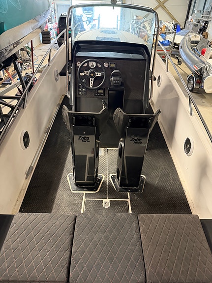 Obsession 33 – 435 hk Volvo Penta – RÅ sjøegenskaper og Steppet skrog 11 of 29