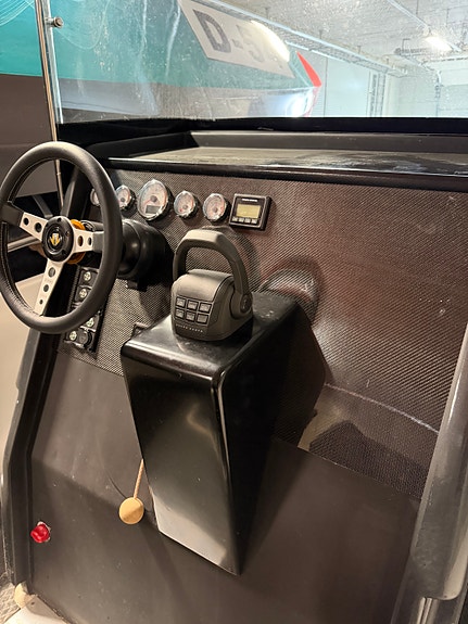 Obsession 33 – 435 hk Volvo Penta – RÅ sjøegenskaper og Steppet skrog 9 of 29