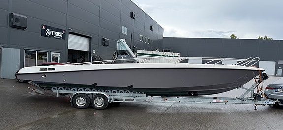 Obsession 33 – 435 hk Volvo Penta – RÅ sjøegenskaper og Steppet skrog 4 of 29