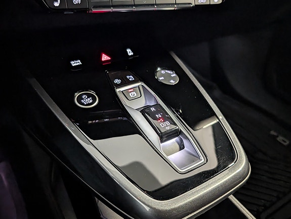 Audi e-tron 16 of 27