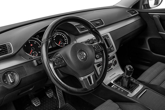 Volkswagen Passat Alltrack 17 of 22