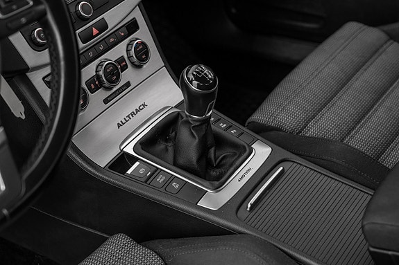 Volkswagen Passat Alltrack 16 of 22