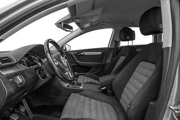 Volkswagen Passat Alltrack 18 of 22