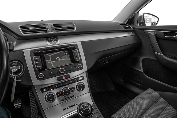 Volkswagen Passat Alltrack 12 of 22
