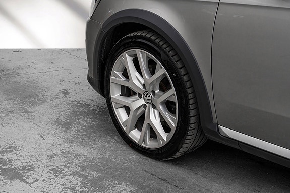 Volkswagen Passat Alltrack 9 of 22