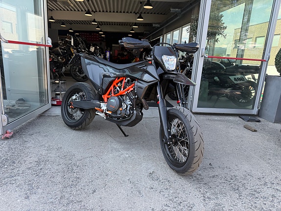 KTM 690 SMC R 4 of 14