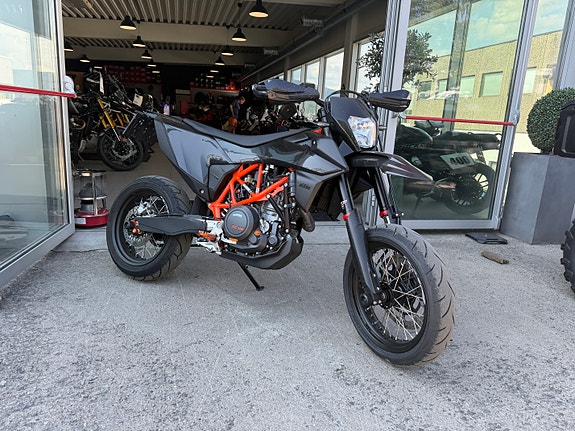KTM 690 SMC R 6 of 14