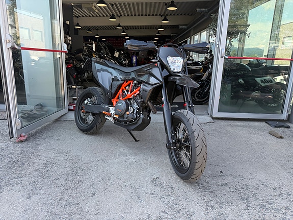 KTM 690 SMC R 3 of 14