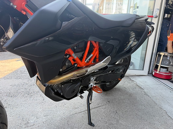 KTM 690 SMC R 14 of 14