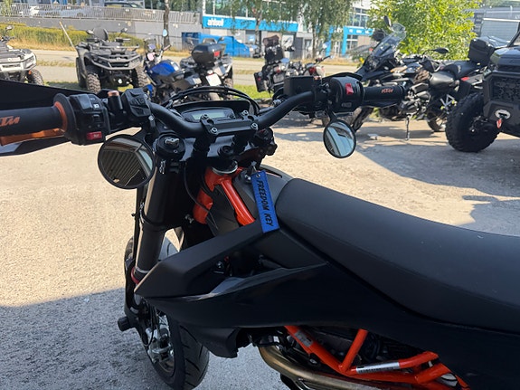 KTM 690 SMC R 12 of 14