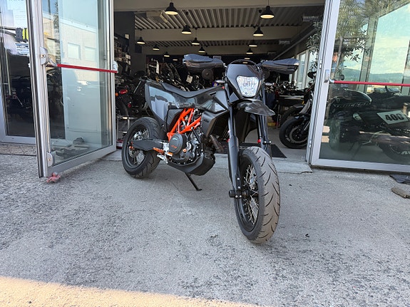 KTM 690 SMC R 2 of 14