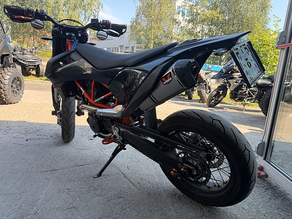 KTM 690 SMC R 11 of 14