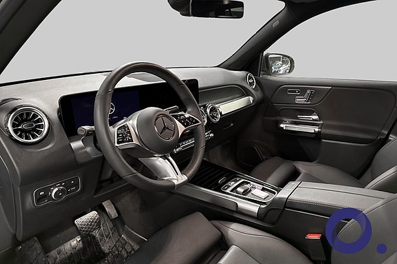 Mercedes-Benz EQB300 11 of 18