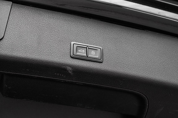 Audi e-tron 29 of 30