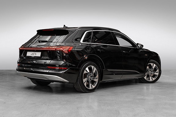 Audi e-tron 7 of 30