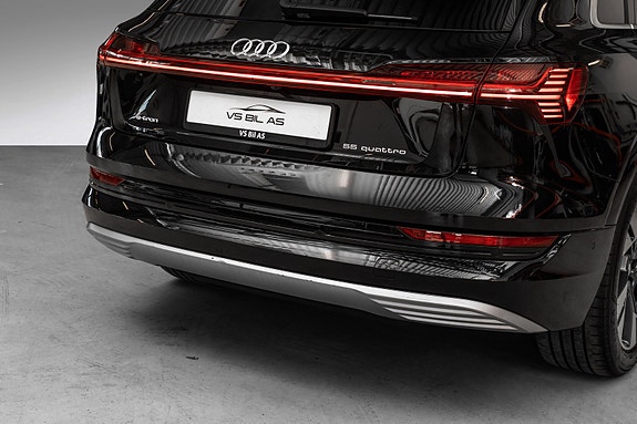 Audi e-tron 8 of 30