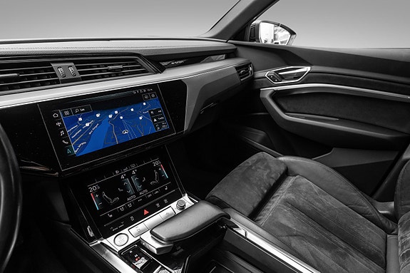 Audi e-tron 11 of 30