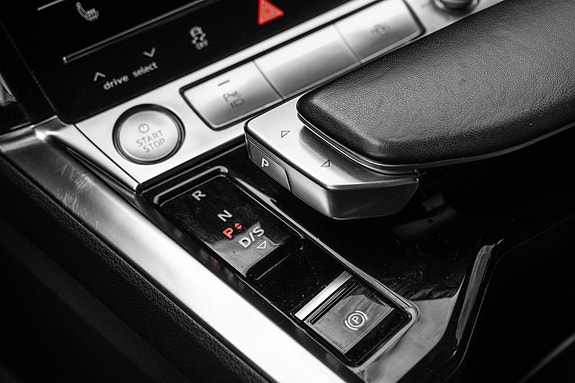 Audi e-tron 12 of 30