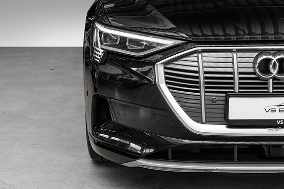 Audi e-tron 4 of 30