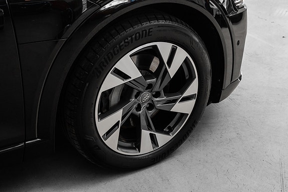 Audi e-tron 9 of 30