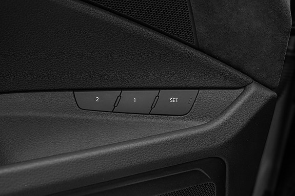 Audi e-tron 14 of 30