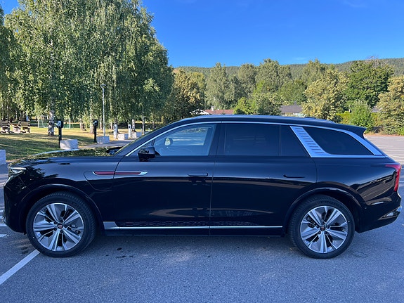Hongqi E-HS9 2 of 30
