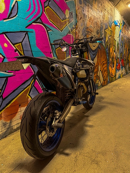 Husqvarna FE 450 2 of 17