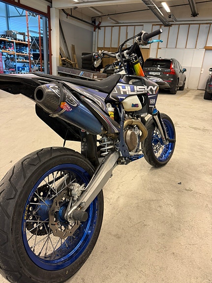 Husqvarna FE 450 8 of 17