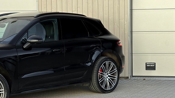 Porsche Macan 4 of 30