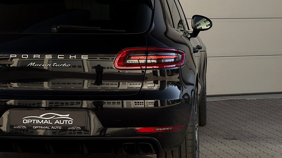 Porsche Macan 12 of 30