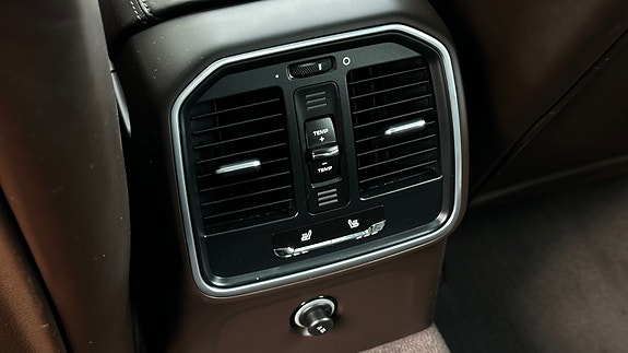 Porsche Macan 17 of 30