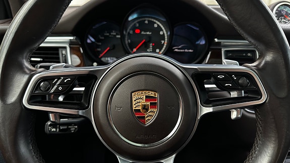 Porsche Macan 19 of 30