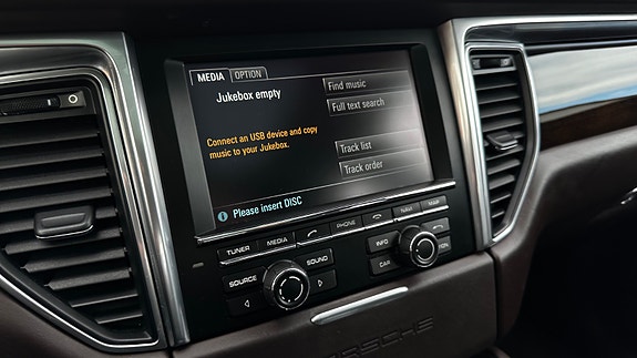Porsche Macan 27 of 30