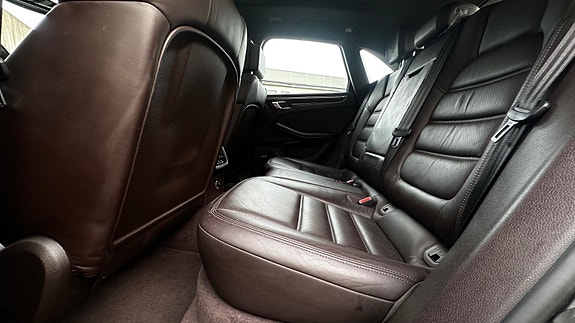 Porsche Macan 16 of 30
