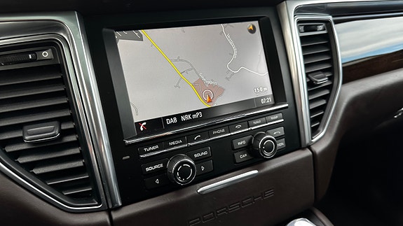 Porsche Macan 24 of 30