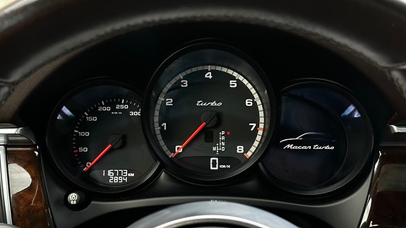 Porsche Macan 20 of 30