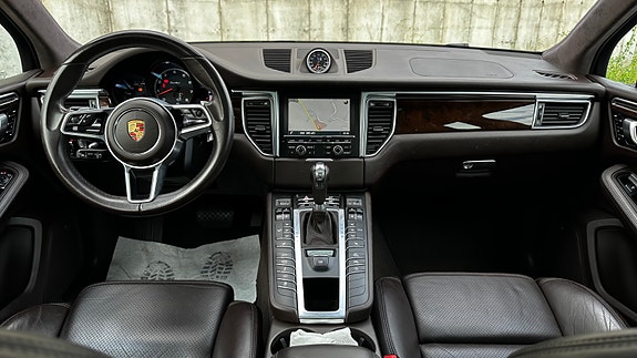 Porsche Macan 18 of 30