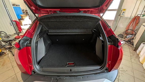 Peugeot e-2008 6 of 17