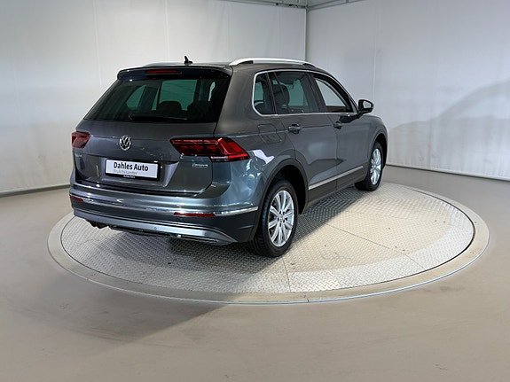 Volkswagen Tiguan 3 of 30