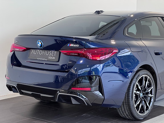BMW i4 7 of 30