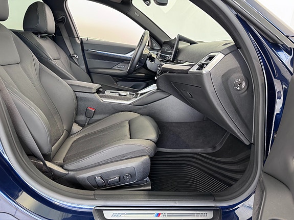 BMW i4 18 of 30